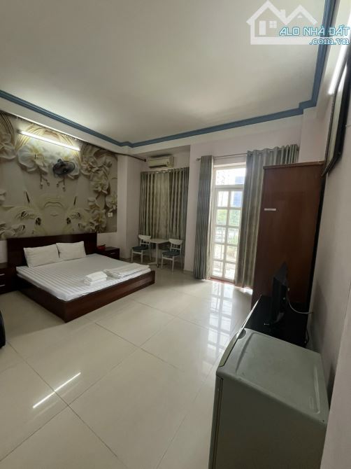 Sang khách sạn 13 phòng Mặt Tiền Quận 7