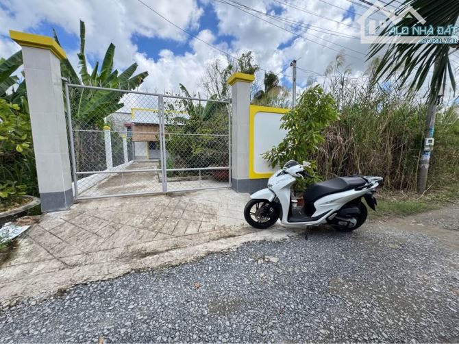 Nhà cấp 4 rộng rãi, 214,8m2, SHR, Xã Trung Lập Hạ, Giá chỉ 880 Triệu.