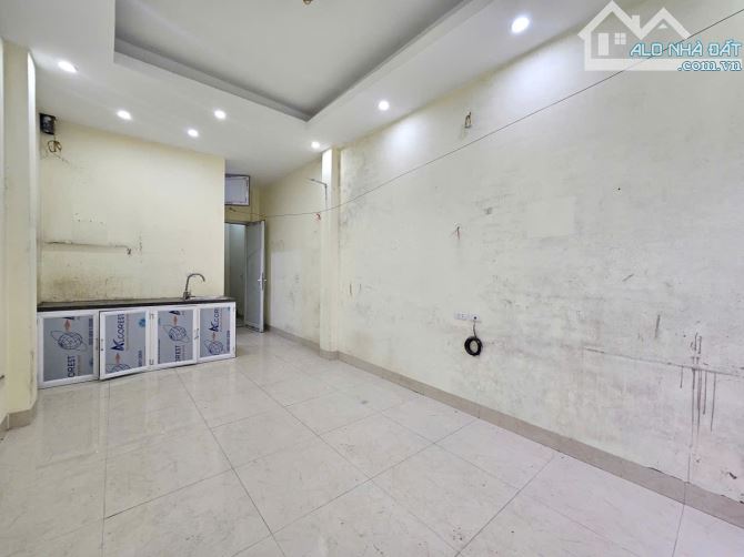 Bán nhà Lê Trọng Tấn, phân lô, ô tô vòng quanh, 35Mx5 Tầng, 11.8 Tỷ.