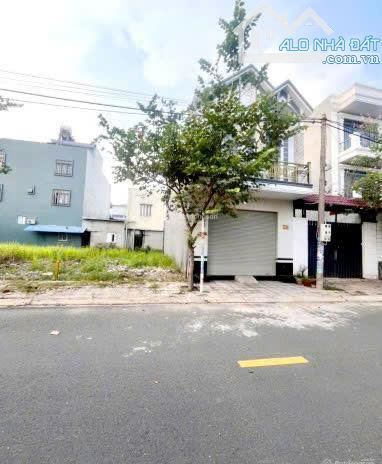 BÁN NHANH ĐẤT NỀN GẦN CỔNG TRƯỜNG CAO ĐẲNG BẾN LỨC LONG AN: ĐẤT THỔ 136m² CHỈ 15tr/m².