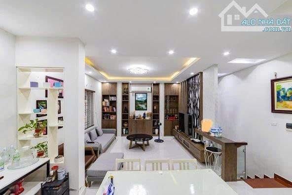 Cho thuê nhà ô tô-vp Lê Trọng Tấn-Thanh Xuân, 45m2, 5T, 4 ngủ, 23tr