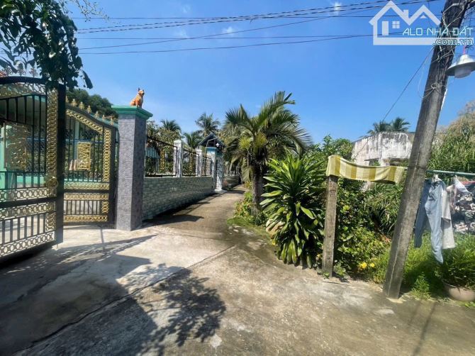 2350m2 Khu phố 7 thị trấn Bến Lức Long An đường thông nhiều hướng