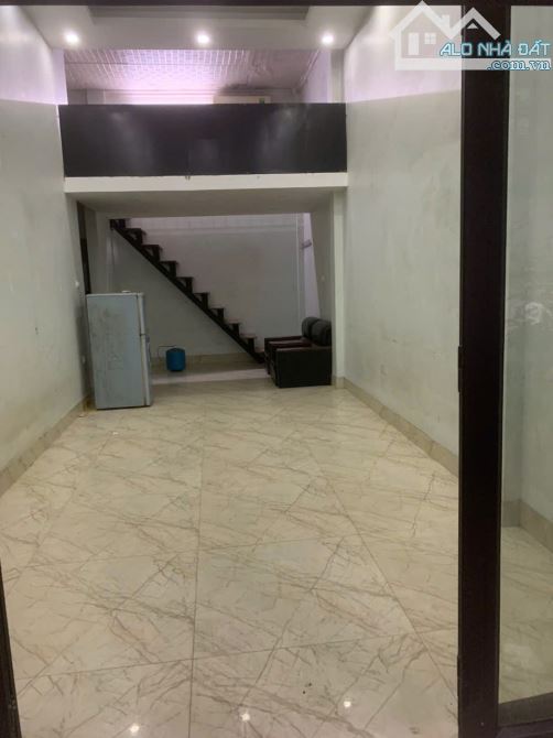 Cho thuê nhà tầng 1 có gác xép, dt 45m², gần trường THCS Văn Quán, Hà Đông