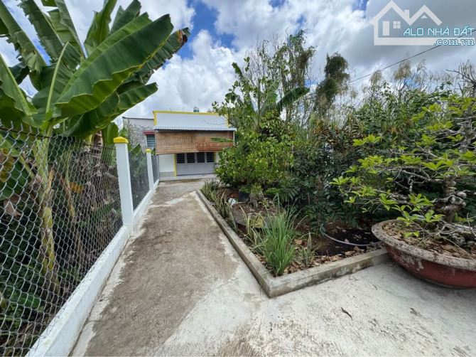 Nhà cấp 4 rộng rãi, 214,8m2, SHR, Xã Trung Lập Hạ, Giá chỉ 880 Triệu. - 1