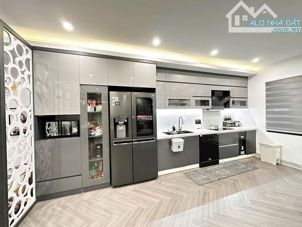 Bán nhà Khúc Thừa Dụ, Cầu Giấy 55 m2,10 tỷ, thang máy, ôtô 16 chỗ đón đầu ngõ, mới.