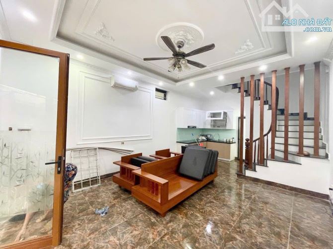 CẦU GIẤY, 36M x 6T, MT 3.7M - NGÕ THÔNG KINH DOANH, Ô TÔ DỪNG ĐỖ 24/24