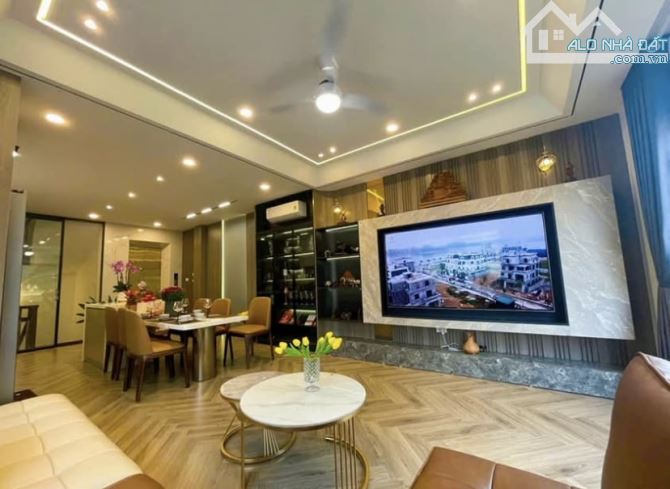 PHÂN LÔ MP NGAY CUNG TT QUẦN NGỰA / BA ĐÌNH- VỈA HÈ- Ô TÔ TRÁNH- DT 45m2, THANG MÁY - 1