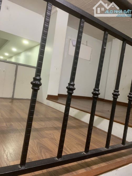 Cho thuê nhà tầng 1 có gác xép, dt 45m², gần trường THCS Văn Quán, Hà Đông