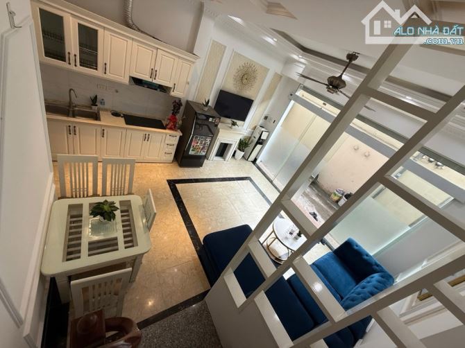 SÁT CẦU VĨNH TUY – HÀNG XÓM AEON – Ô TÔ ĐỖ CỬA – NHÀ 5 TẦNG ĐẸP – 34M² NHỈNH 7 TỶ