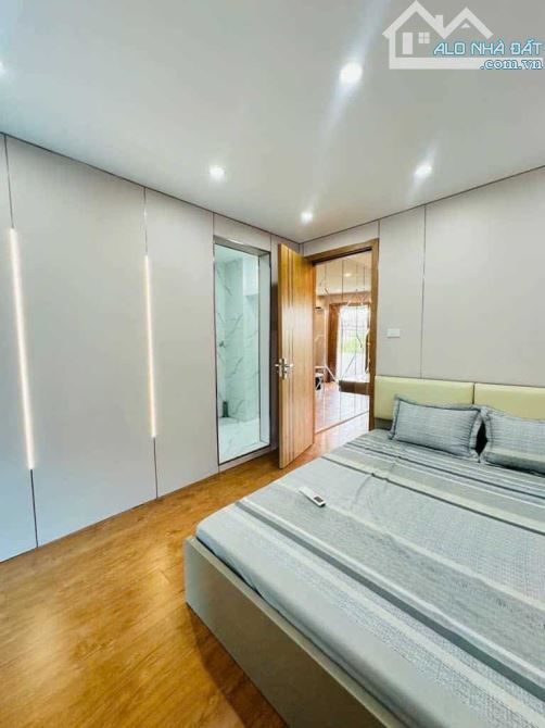 Bán căn hộ tập thể quỳnh mai TT hai bà trưng đẹp thoáng sáng ô tô đỗ cầu thang