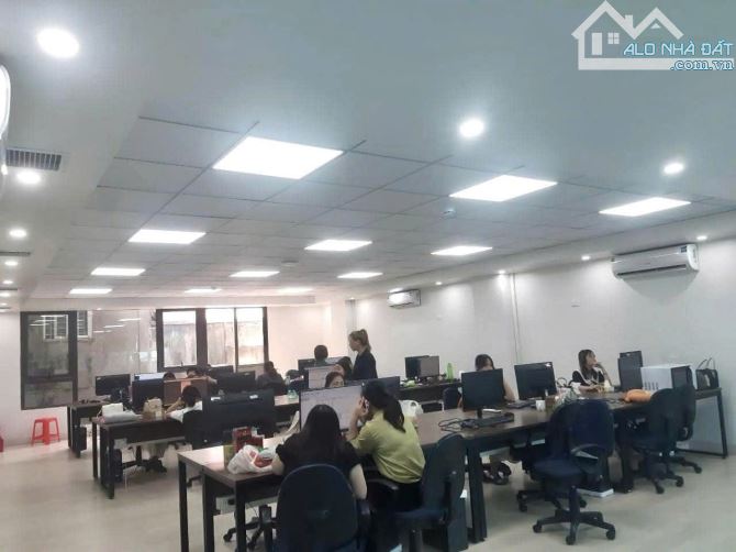 Bán tòa nhà văn phòng 8 tầng mặt phố Nguyễn Chí Thanh, Ba Đình biểu tượng vị thế, view hồ