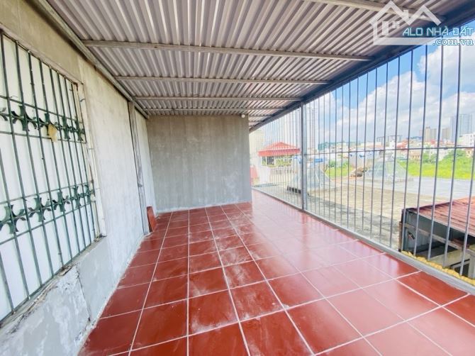 Bán nhà Giải Phóng ô tô đỗ cổng 32m 5 tầng ở ngay