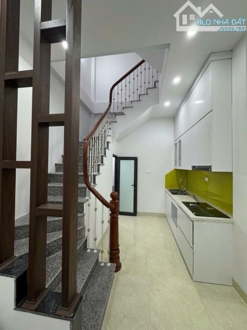 HOÀNG HOA THÁM - BA ĐÌNH - 33M2 - 5 TẦNG - 2