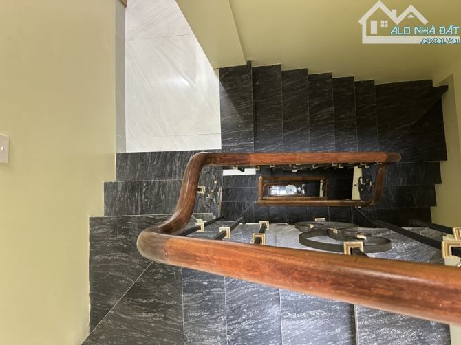 VIP ! Giáp bát giá đầu tư, 63m x 4 tầng, hơn 10 tỷ, vừa ở vừa làm CCMN hợp lý!