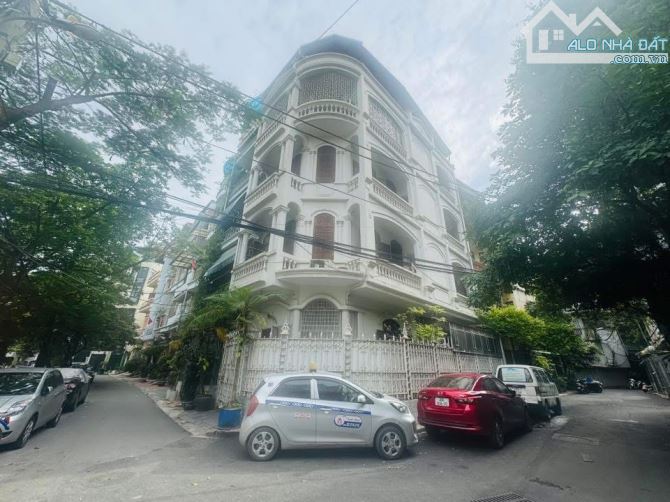 Siêu hiếm - Mặt phố Chùa Quỳnh, Hai Bà Trưng -210m2-MT 15m -Vỉa hè- KD ngày đêm -giá 40 tỷ