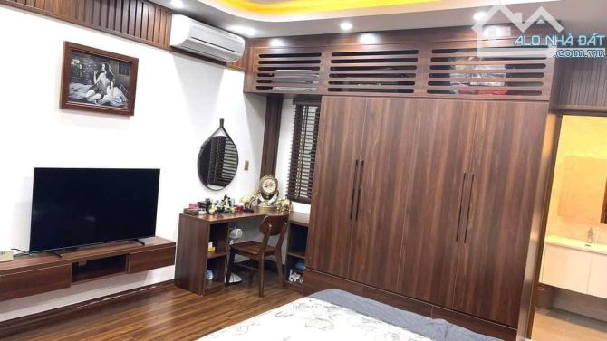 BÁN NHÀ NGÕ 106 HOÀNG QUỐC VIỆT 65m2 × MT 6m. GARA Ô TÔ + Ô TÔ TRÁNH + K.DOANH V.PHÒNG