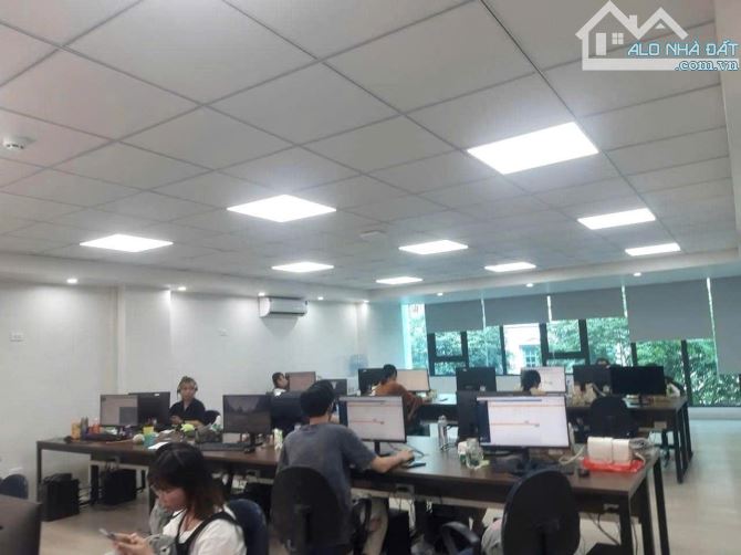 Bán tòa nhà văn phòng 8 tầng mặt phố Nguyễn Chí Thanh, Ba Đình biểu tượng vị thế, view hồ