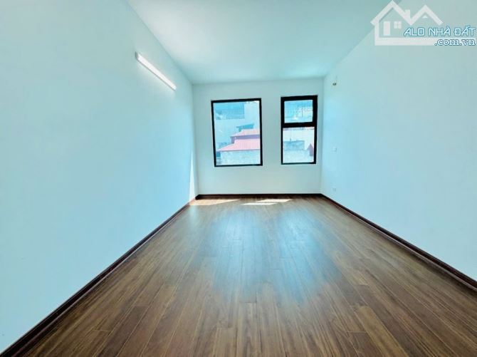 Bán nhà Giải Phóng ô tô đỗ cổng 32m 5 tầng ở ngay