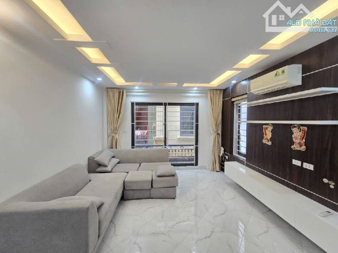 33m² Quỳnh Mai • 5 tầng • Ba gác dừng cửa • Gần chợ - trường - BV • 7.x tỷ