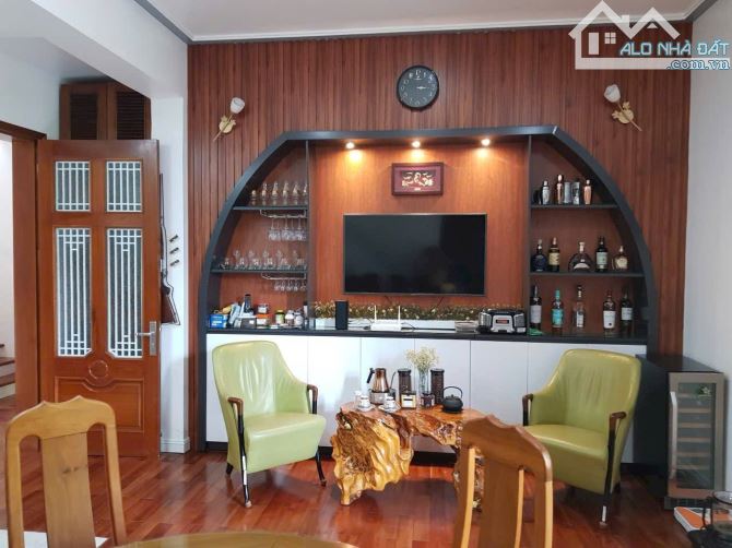 Cực Hiếm 650M2 Mặt Tiền 20M Biệt Phủ Sân Vườn 235 Tỷ Tô Ngọc Vân