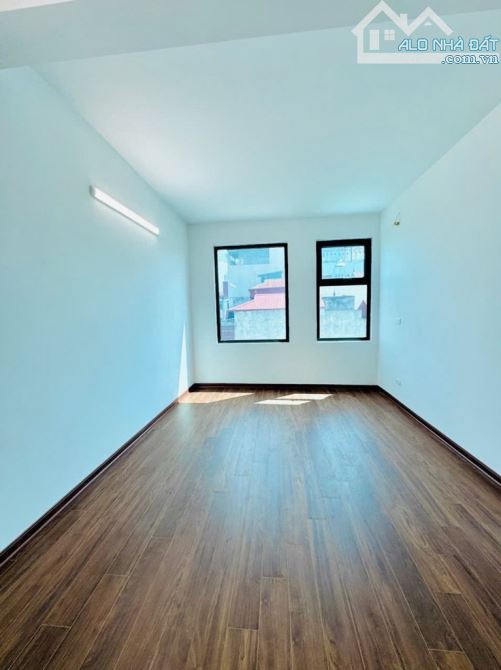 Bán nhà Giải Phóng ô tô đỗ cổng 32m 5 tầng ở ngay