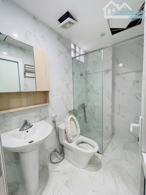 SIÊU HIẾM - LẠC LONG QUÂN - 40M2 - 6 TẦNG - THANG MÁY - 30M Ô TÔ - NHỈNH 12 TỶ