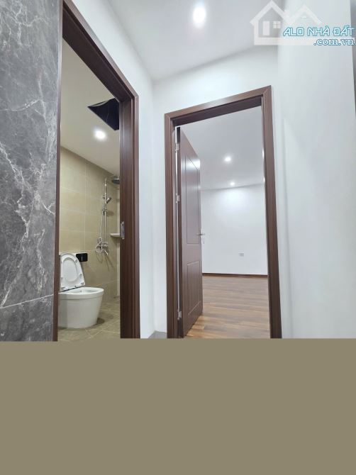 Bán nhà 5 tầng đẹp ngõ ô tô phố Lụa Hà Đông dt 52m2, mt 9,4m, nhỉnh 14 tỷ