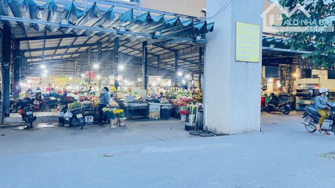 Bán đất tặng nhà ngay Chợ Phú Phong Full thổ cư chỉ hơn 2 tỷ