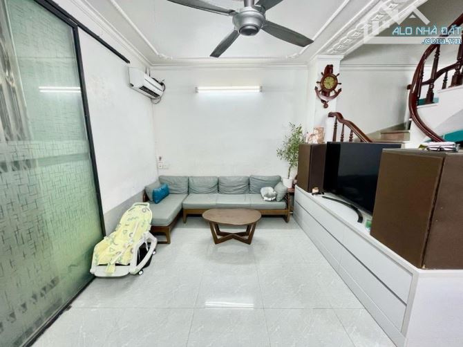 Bán nhà phố Định Công Thượng, Ngõ nông, Gần Ôtô tránh, 35m2*4T