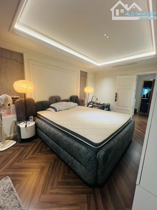 View vườn hoa Nguyễn Lương Bằng, phân lô ô tô tránh, gara, 7T thang máy, nội thất xịn