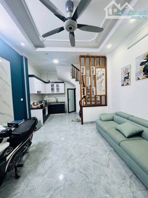 Bán nhà Tân Mai, 45m x 4 tầng, 4 ngủ rộng, full nội thất - chỉ 7.6 tỷ! Bán trong ngày!