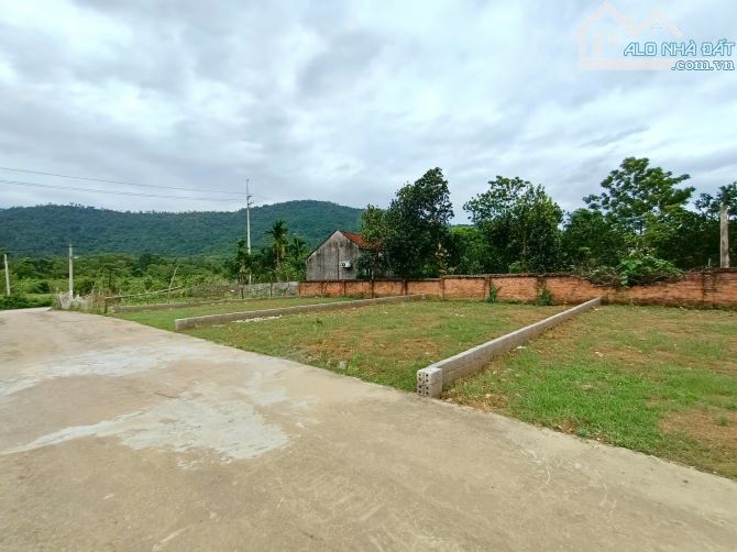 115 mét mặt tiền 8.5 mtại Hòa Thạch full thổ cư đường thông kinh doanh b