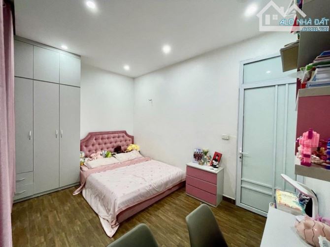 Bán nhà phố Định Công Thượng, Ngõ nông, Gần Ôtô tránh, 35m2*4T