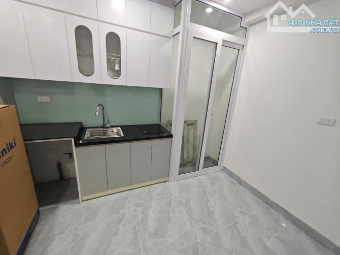 Bán nhà dòng tiền CCMN, phố Định Công Thượng, Dt: 65m2*7T, 18pkk, 80tr/ tháng, Thang máy,