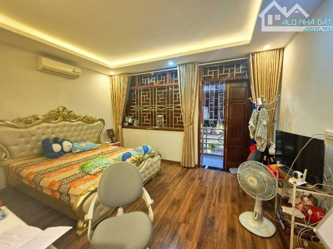 Bạch Mai nội thất vip như lâu đài,trước nhà ô tô tránh,dt 65m chỉ hơn 18 tỷ