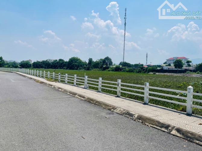 100m đất nền Hoà Lạc, hồ sen, sát làng đại Học Quốc gia, FPT, đường sắt metro số 5, sổ đỏ