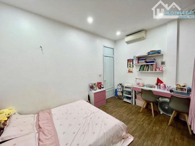 Bán nhà phố Định Công Thượng, Ngõ nông, Gần Ôtô tránh, 35m2*4T