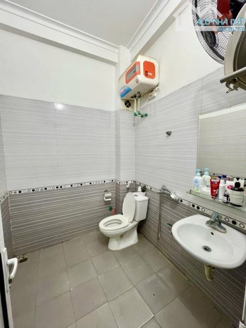 Bán nhà phố Định Công Thượng, Ngõ nông, Gần Ôtô tránh, 35m2*4T