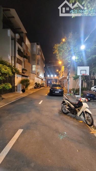 Bán nhà Quận 10, Thành Thái, Hầm 4 tầng, Ngang 6x18