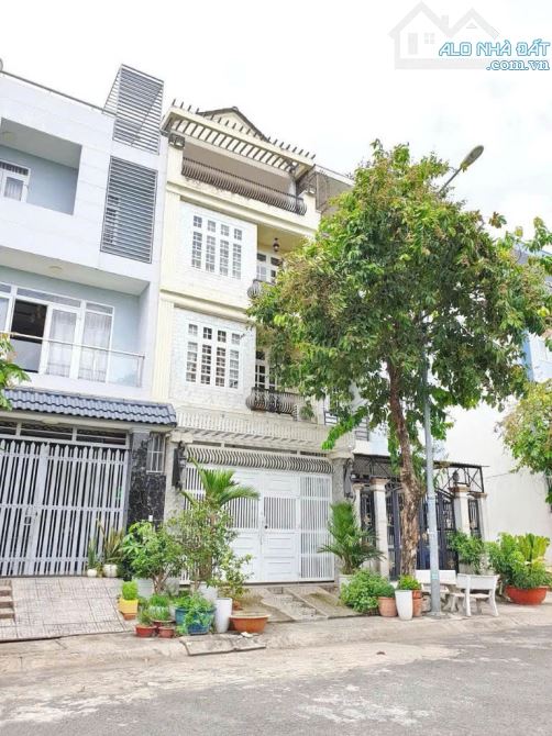 Cho Thuê nhà mặt tiền đường số Phạm Hữu Lầu, Q&, Dt 5 x18m, 3 lầu, St. Giá 22 triệu