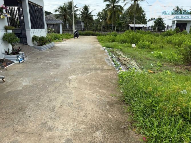 cần bán miếng đất nhánh 30/4 thông qua đường hồ thị nhâm