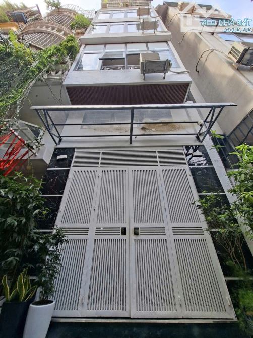 Cần cho thuê nhà ngõ gần Ô Chợ Dừa , Đống Đa MỚI ĐẸP 4PN