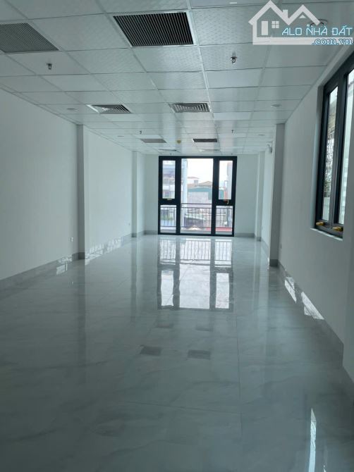 Bán nhà mặt phố Xã Đàn, DT 130m, 7 tầng mới, MT 8m, giá 145 tỷ.