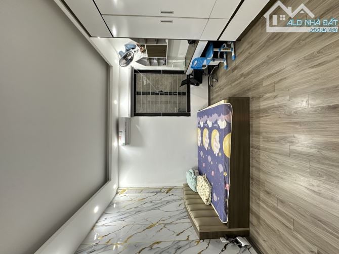 Ban nhà Bằng Liệt, Hoàng Mai, Ô tô đỗ cổng, nở hậu, 43m2, 9.95 tỷ(MTG)