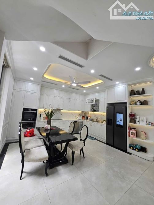 Liền kề siêu VIP Láng Hạ, ô tô tránh đỗ, cạnh ĐSQ Mỹ, nội thất 3 tỷ, ở luôn - 76m2