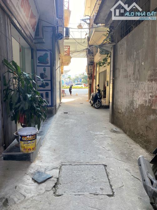 Trường Chinh - Siêu phẩm tòa nhà 9 tầng thang máy - Gara ô tô - Cách phố 10m