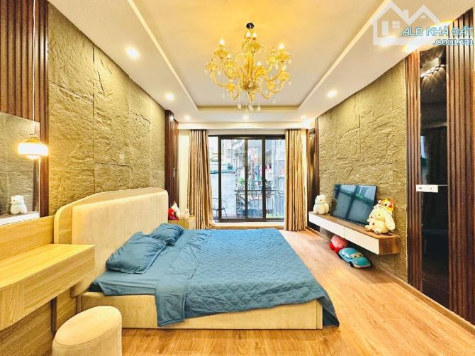 Nhà Trần Khát Chân trung tâm, 34m², 4 tầng kiên cố, ngõ gần oto, giá 7.6 tỷ