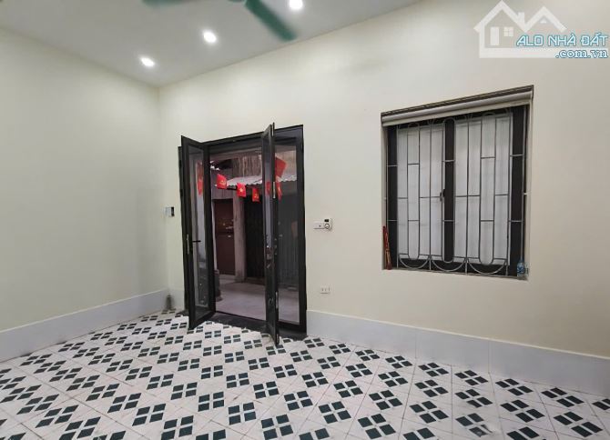 NHÀ GẦN PHỐ MINH KHAI – 39M², 4 TẦNG, BA GÁC ĐỖ CỬA – 6.8 TỶ. NGÕ THÔNG – KHE THOÁNG