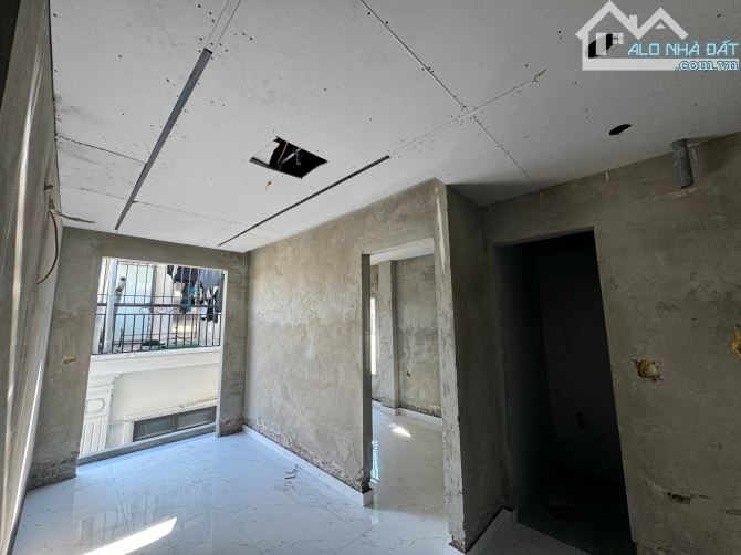 Bán Toà Căn Hộ Cao Cấp Hoàng Văn Thái 7 Tầng 1 Tum 23 Căn Hộ Full Đồ Mặt Tiền 8,4M