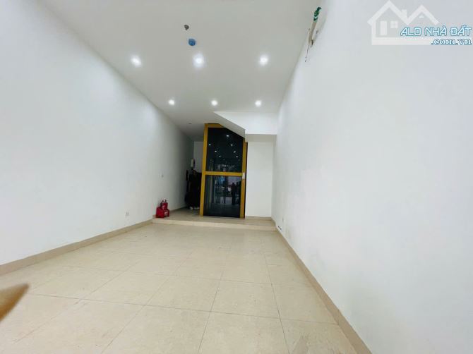 Bán nhà mặt phố Xã Đàn, DT 130m, 7 tầng mới, MT 8m, giá 145 tỷ.